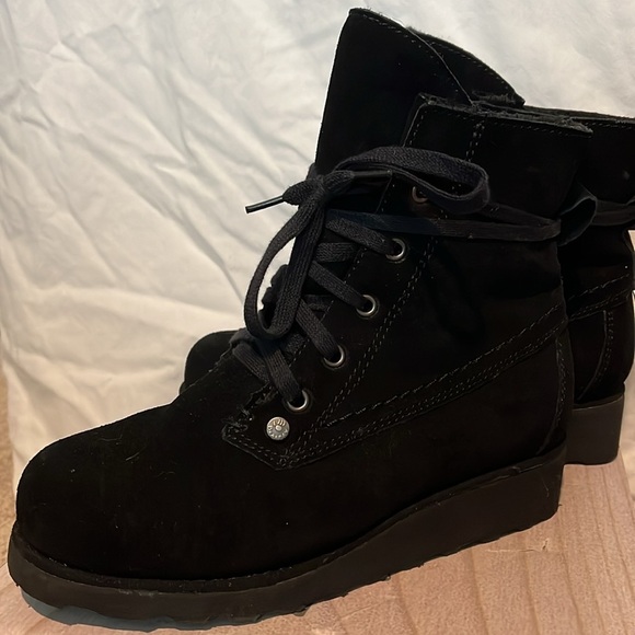 Bearpaw Krista Platform Boots - Picture 2 of 5